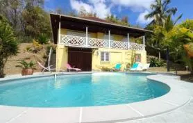 Villa 3 chambres à Sainte Anne avec piscine privée vue mer.