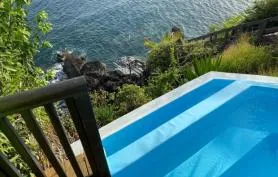 Villa avec vue e sur mer, piscine et spa à débordement, accès mer escalier