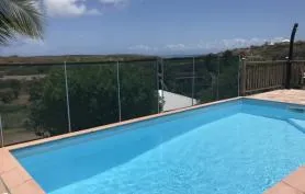 Villa créole vue mer et piscine dans le sud