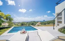 Villa avec piscine, vue sur la mer