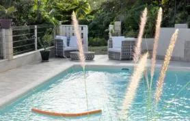 Villovert: bas de villa au nord verdoyant & piscine