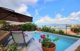 Villa Cécia  avec piscine, vue mer à 300m de la plage