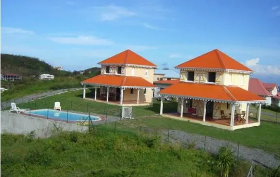 Résidence Les Alizés, maison créole avec piscine