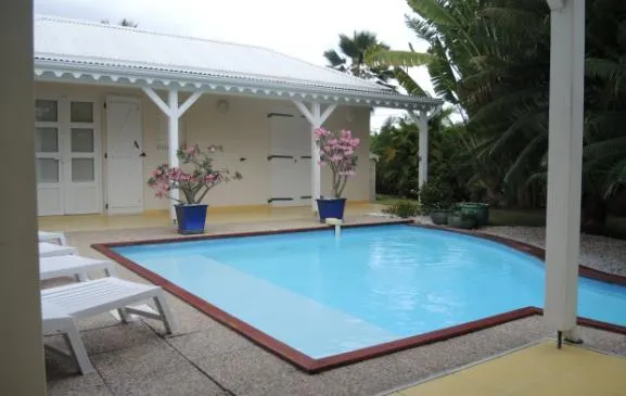 Villa de standing avec piscine à louer