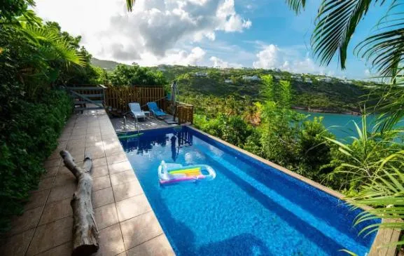 Studio vue mer dans villa avec piscine, wifi et climatisation