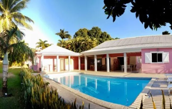 Villa Zen avec piscine dans un jardin de 4000 m2