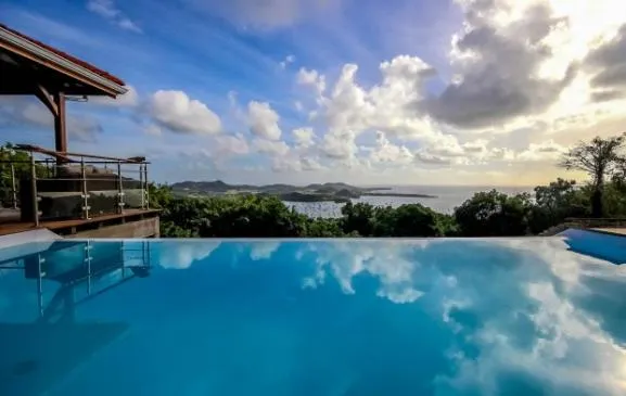 Villa Trois Papayers, vue mer, piscine à débordement